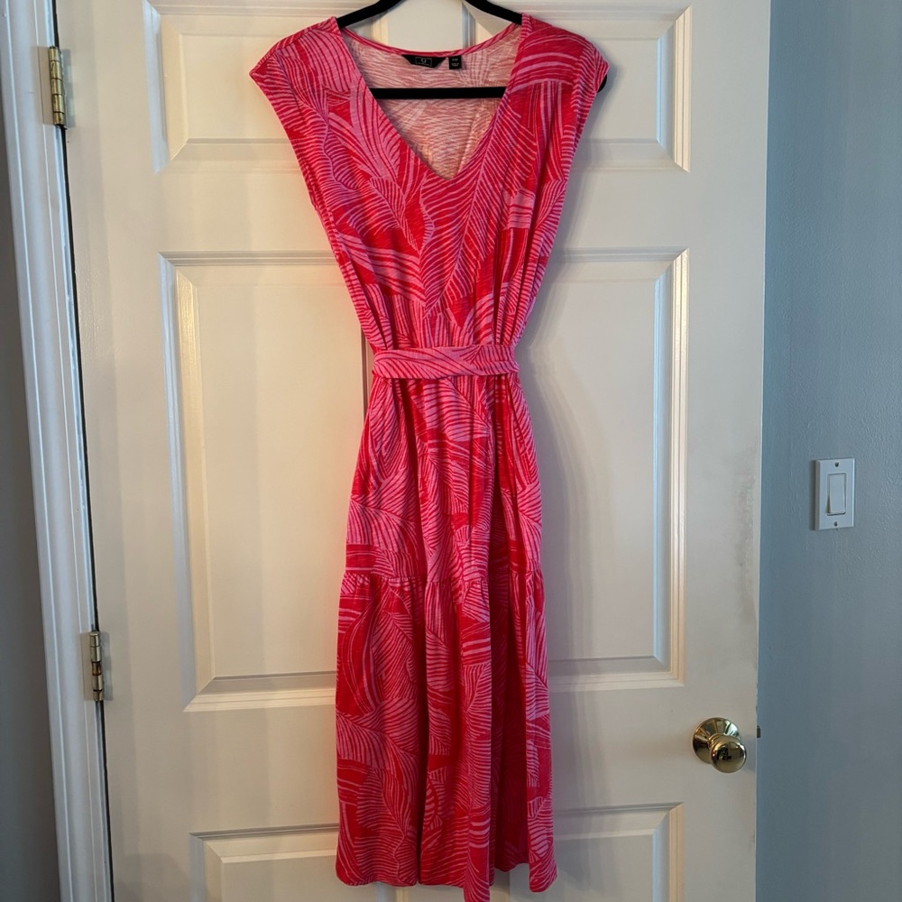 NWOT G by Giuliana Vibrant Pink Palm Leaf Dress